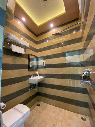 Bathroom 5, Crescent Inn, Gautam Buddha Nagar