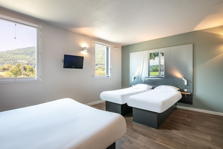 Bedroom 4, B&B HOTEL SAINT-JEAN de Maurienne, Savoie