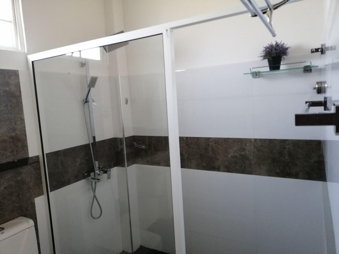 Bathroom 4, Misthill Rest, Nuwara Eliya