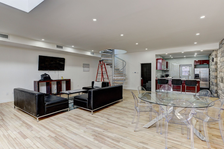 Others 4, The Loft House - Quartier des Spectacles, Montréal
