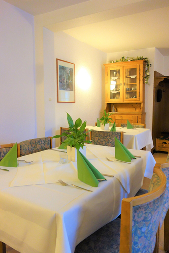 Bedroom 2, Hotel-Restaurant Zum Musikalischen Wirt, Oberbergischer Kreis