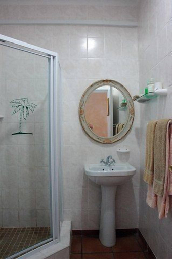 Bathroom 4, Centre Court B & B, eThekwini