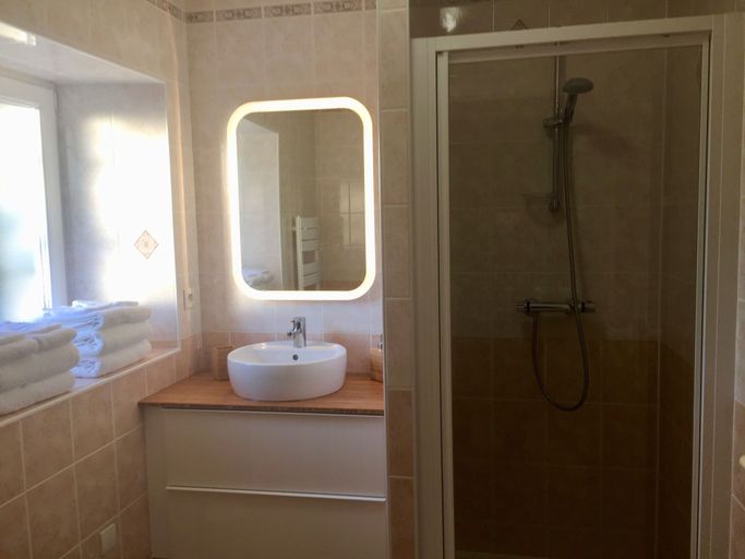 Bathroom 5, Chambres d'Hotes Penker, Côtes-d'Armor