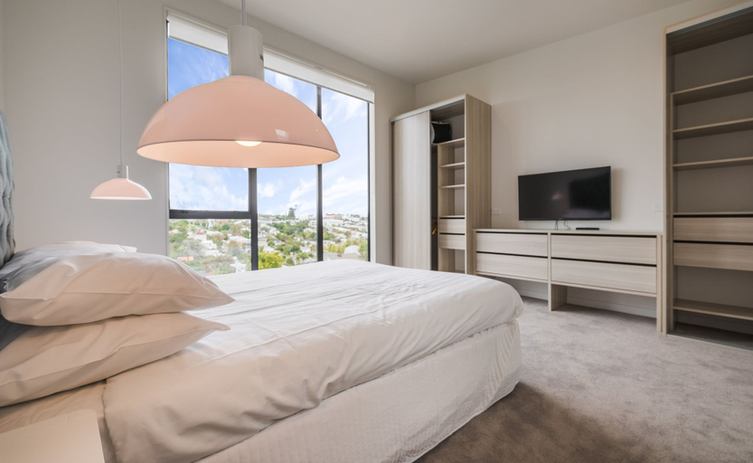 Bedroom 3, Spacious 3 Bedroom with Ensuite Bathroom, Waitakere
