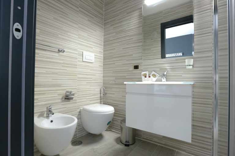 Bathroom 4, Ecumano Space, Napoli