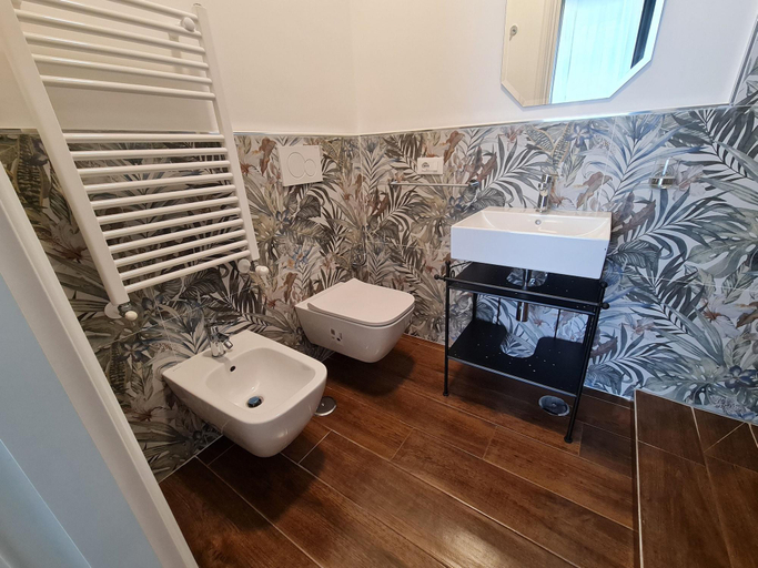 Bathroom 5, Il Sestante, Latina