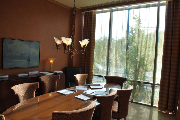 Others 5, Charles River Executive Suites, Boston