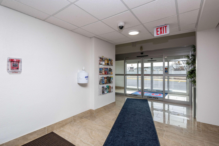 Public Area 2, Motel 6 Peoria, IL, Peoria