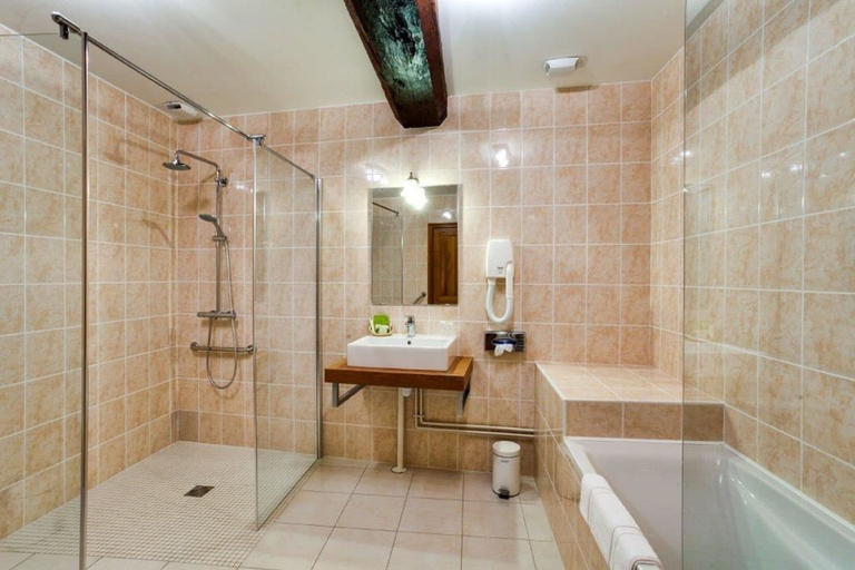 Bathroom 4, Hôtel Belle Epoque, Côte-d'Or