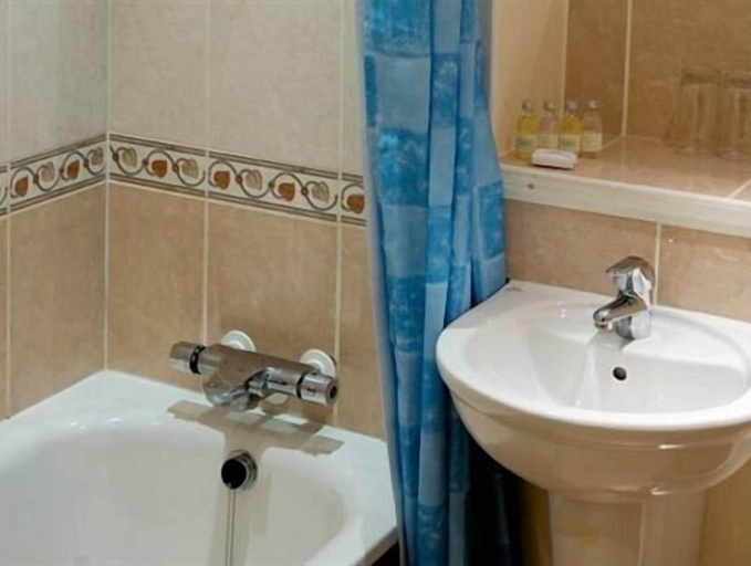 Bathroom 3, The Cook and Barker Inn, Northumberland