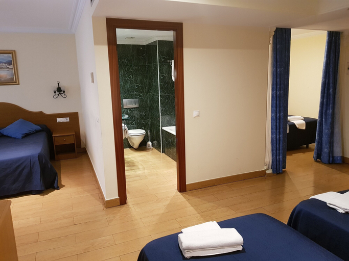 Bedroom 2, Hotel Portofino, Girona