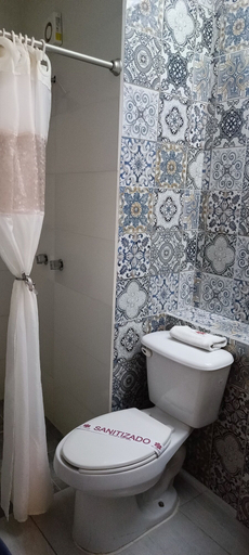 Bathroom 4, Las Pérgolas, Guadalajara