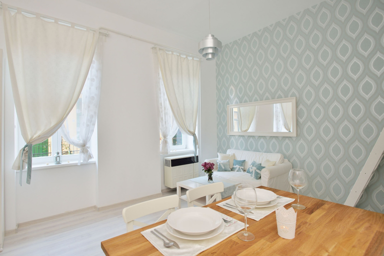 Others 4, Dob 11 Apartment I., Budapesti