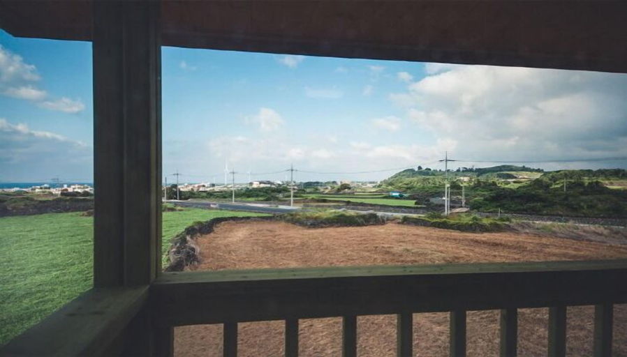 Others 5, Red Windmill Pension, Jeju
