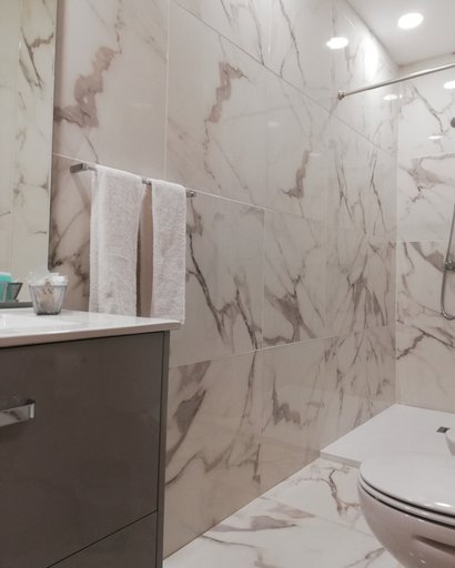 Bathroom 5, PENINSULAR, Amares