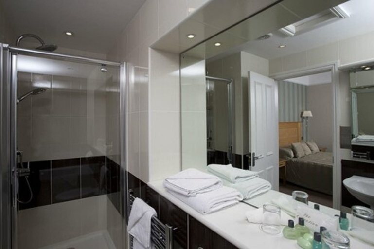 Bathroom 4, The Falmouth Hotel, Cornwall