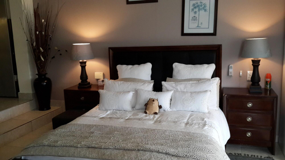 Bedroom 1, Fairways Hotel, iLembe