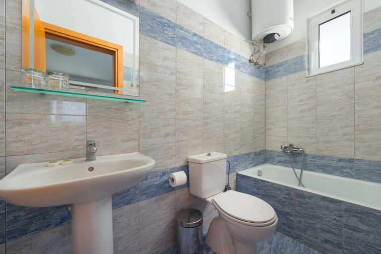Bathroom 5, Yiannis Apartments, South Aegean