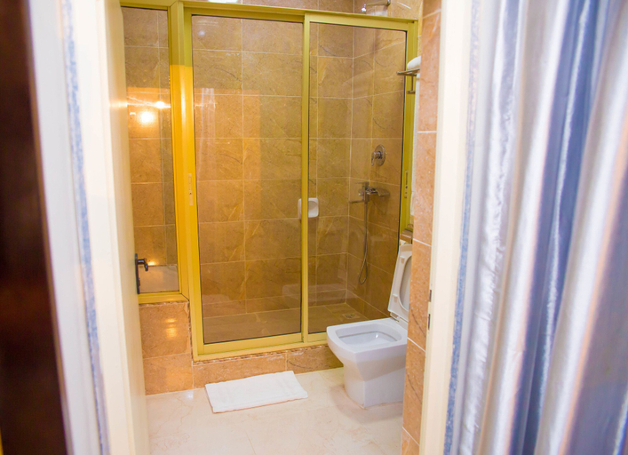 Bathroom 3, Georgetown Hotel, Kosofe