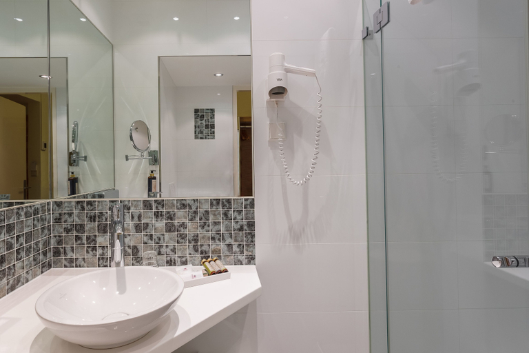 Bathroom 5, Hotel Wandl, Wien