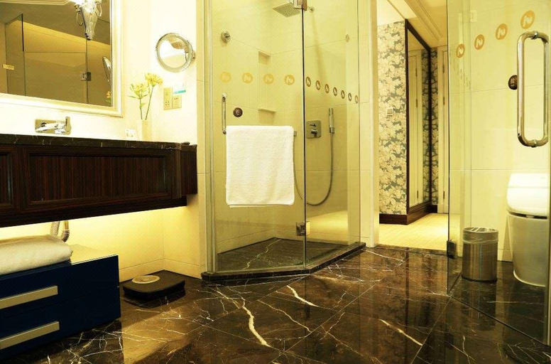 Bathroom 5, Hangzhou Bay Universal Hotel, Ningbo