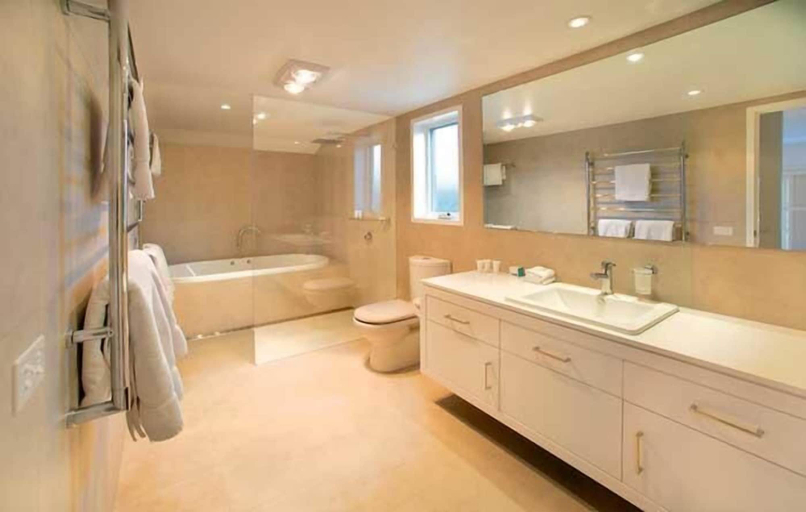 Bathroom 4, Plantation House, Melbourne