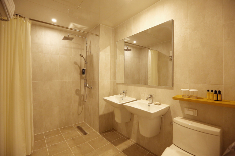 Bathroom 3, Palgong Emillia Hotel, Gunwi