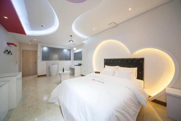 Bedroom 4, Samho Hotel, Yeongam