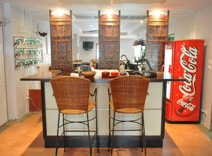 Food & Drinks 5, Drop Inn Bangkok, Khlong Toey