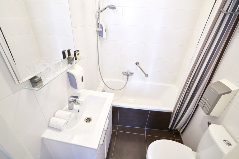 Bathroom 4, Hotel Nes Amsterdam, Amsterdam