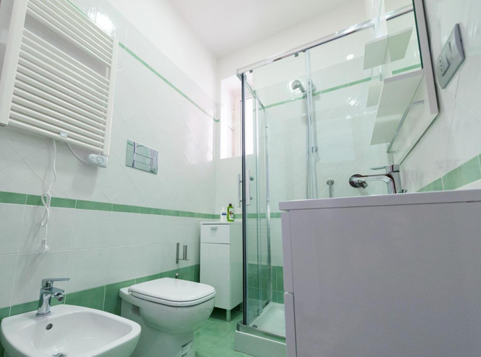 Bathroom 5, B&B Antonello, Salerno