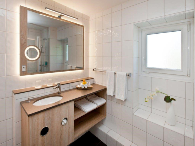 Bedroom 5, Hotel Spalentor, Basel