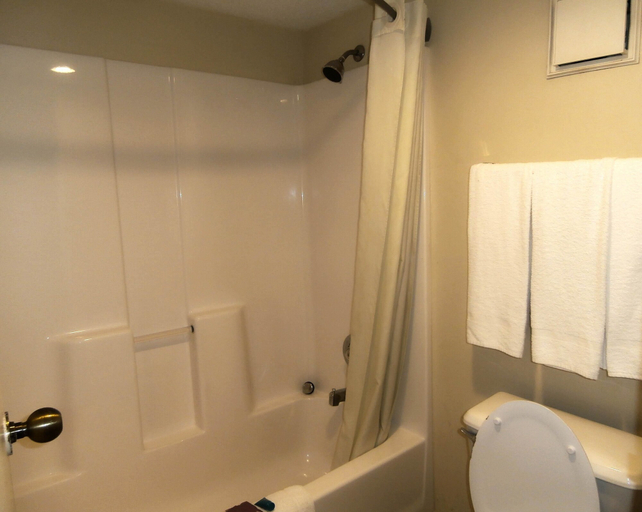 Bathroom 3, Americas Best Value Inn Tucker, DeKalb