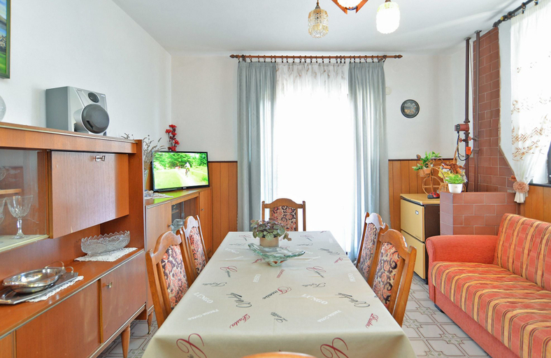 Others 5, Apartment 1684, Pula