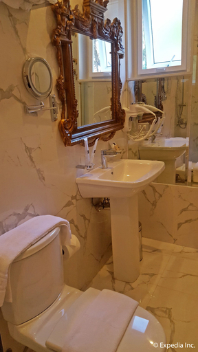 Bathroom 4, Kamiseta Hotel, Baguio City
