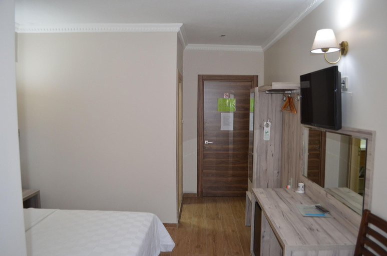 Bedroom 3, Megas Hotel, Ayvalık