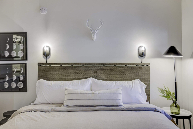Bedroom 30