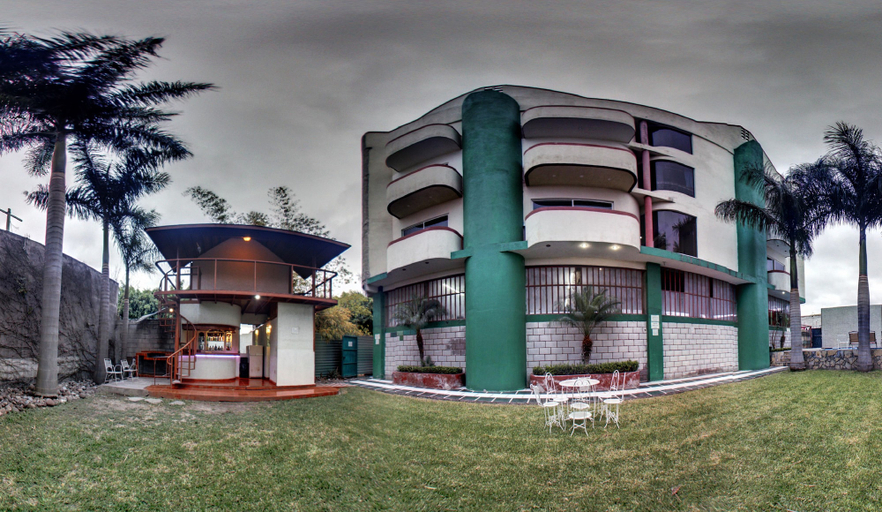 Exterior & Views