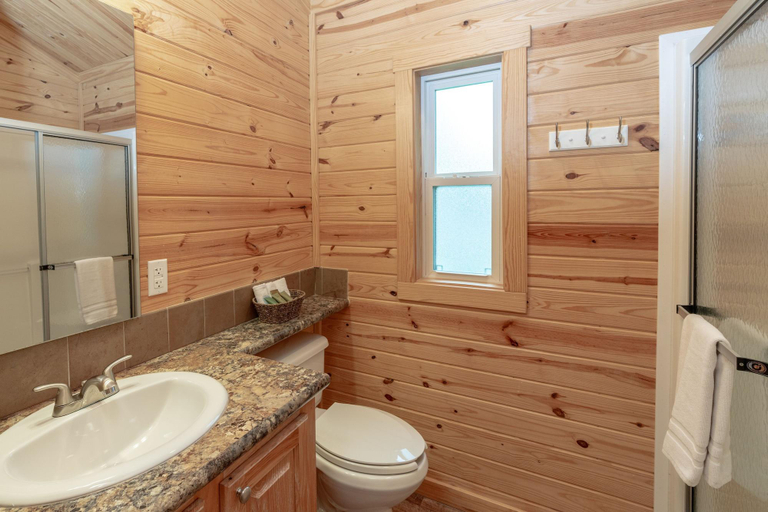 Bathroom 4, Hill Country Cottage & RV Resort, Comal
