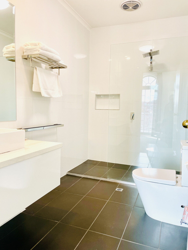 Bathroom 4, The Menzies Ballarat, Ballarat - Central