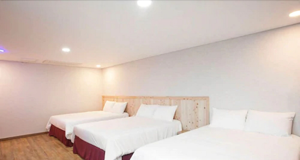 Bedroom 3, Hotel 52, Seogwipo