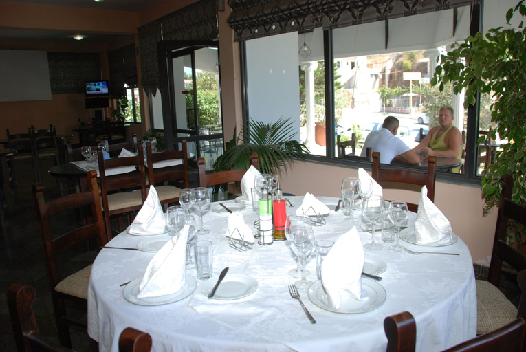 Food & Drinks 5, Hotel Freskia, Sarandës