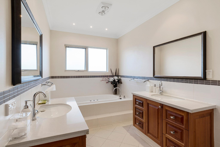 Bathroom 4, Sorrento Beach Bed & Breakfast, Joondalup