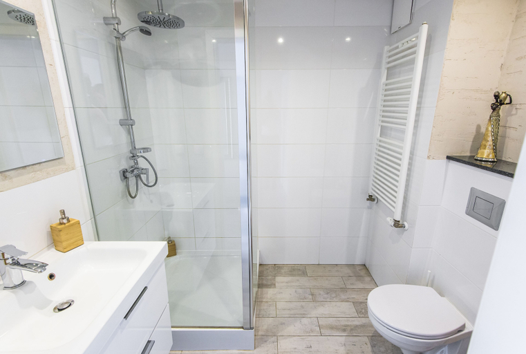 Bathroom 2, Super-apartamenty Old Market, Poznań City