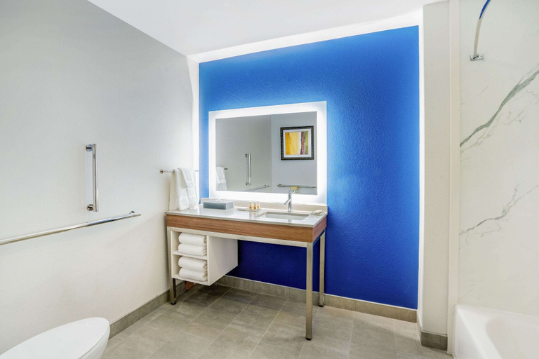 Bathroom 5, La Quinta Inn & Suites by Wyndham Katy, Fort Bend