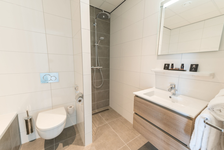 Bathroom 5, Van der Valk Hotel Texel, Texel