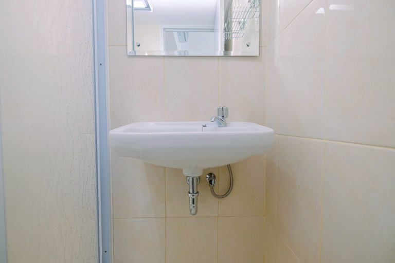 Bathroom 3, Wonderful Studio The Springlake Summarecon Apartment, Bekasi