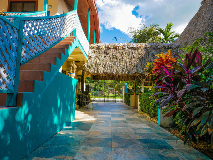 Exterior & Views 2, Drift Inn Cayo