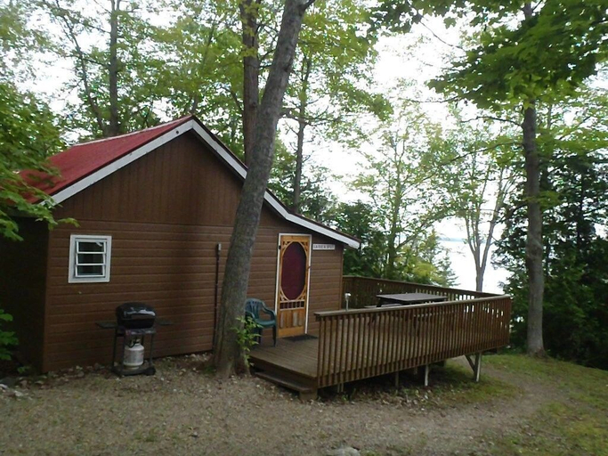 Exterior & Views 2, Red Lodge Resort, Manitoulin
