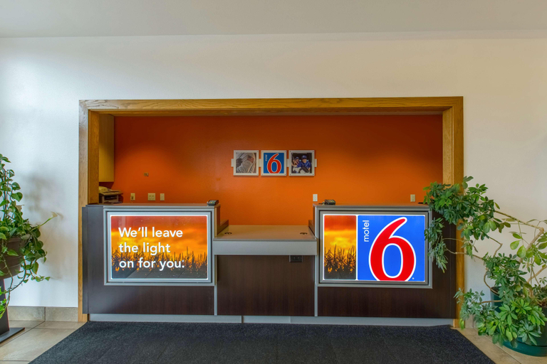 Public Area 2, Motel 6 Baraboo, WI - Lake Delton, Sauk